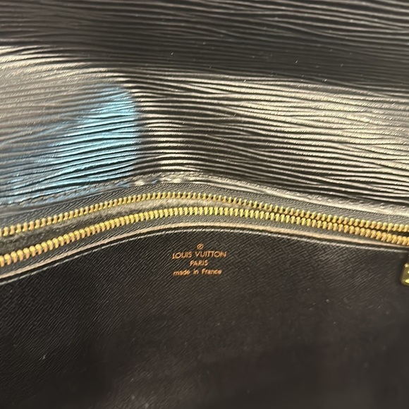 authentic Preloved Louis Vuitton EPI BIFACE clutch bag M10994 with many callouts - Picture 6 of 16